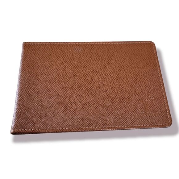 💥ONE DAY SALE💥 LOUIS VUITTON TIAGA brown leather pass case - Picture 1 of 10